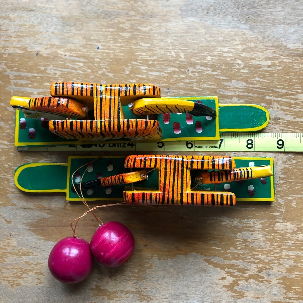 Vintage South Asian Roaring Tiger Toy - Picture 12 of 13